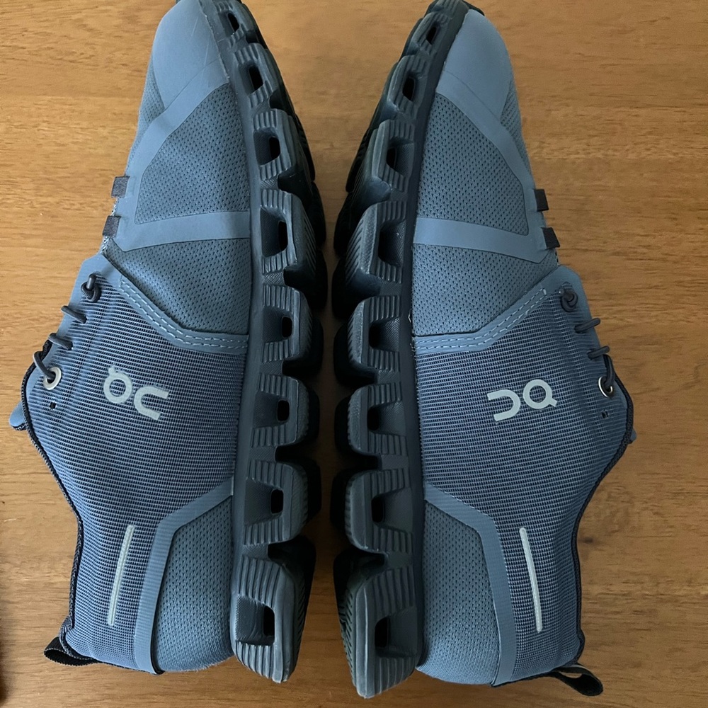 Cloud 5 On Running sneakers. Waterproof
